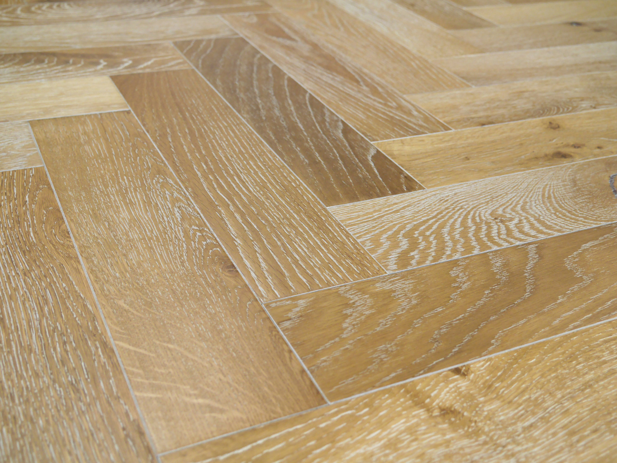 Timbercraft Herringbone Engineered Oak Parquet Flooring, Smoked White, Brushed & Oiled, 90x4x400 Mm image